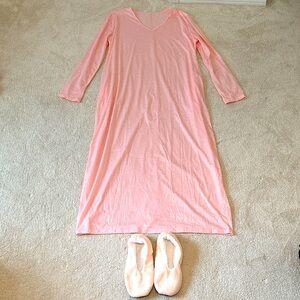 Pink long-sleeve, long night gown with side pockets (XL) and pink slippers (M)